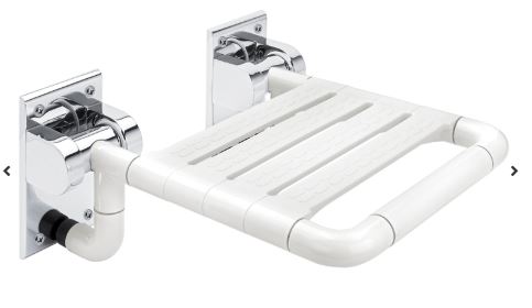 Asiento de ducha fijado a la pared para mayor comodidad y seguridad. Color blanco.
