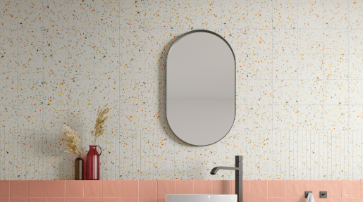 Baño con revestimiento decorativo