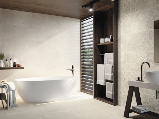 Baño porcelánico con azulejos