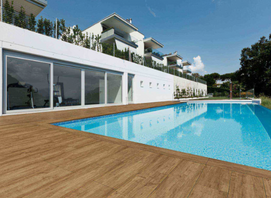 Terraza con suelo efecto madera