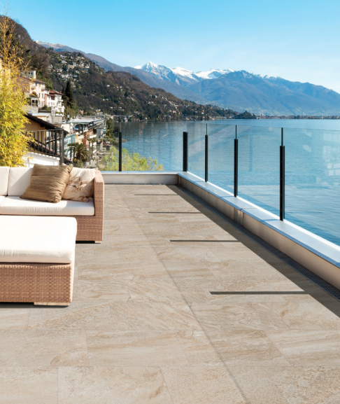 Terraza suelo tono neutro